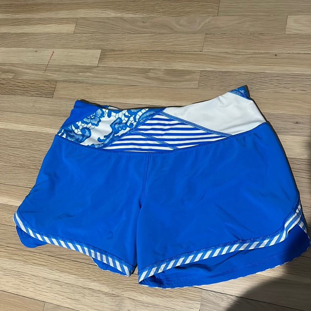 RARE Lululemon speed up shorts size 4, perfect condition